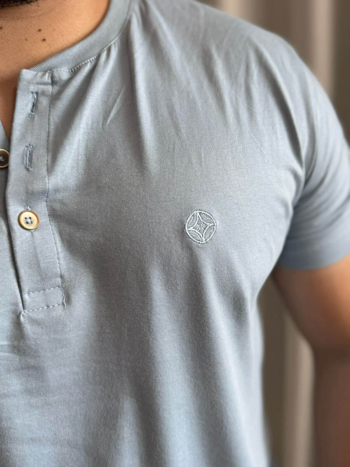 Camiseta Henley Algodão Egípcio – Gola Padre